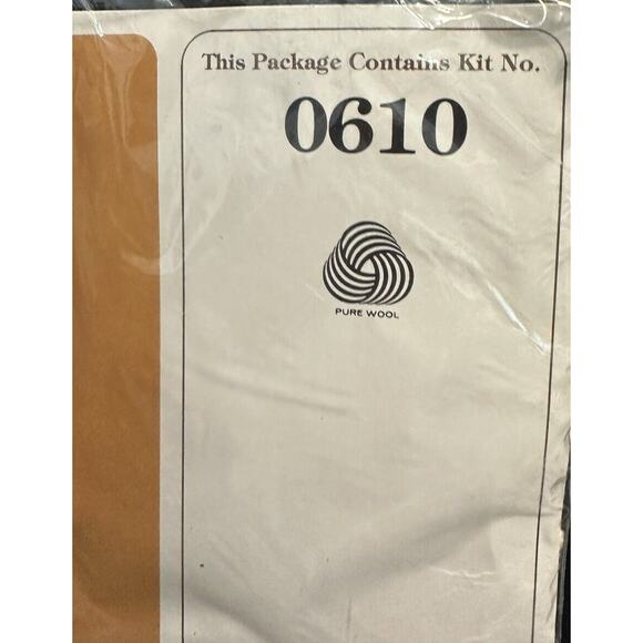 The Creative Circle 0610 Classic Bouquet Kit 100% Persian Wool yarn - Picture 3 of 6